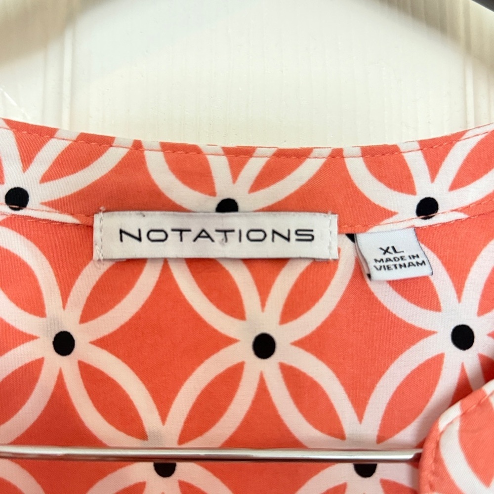 Notations Vibrant Coral and White Geometric Blouse - Picture 6 of 6